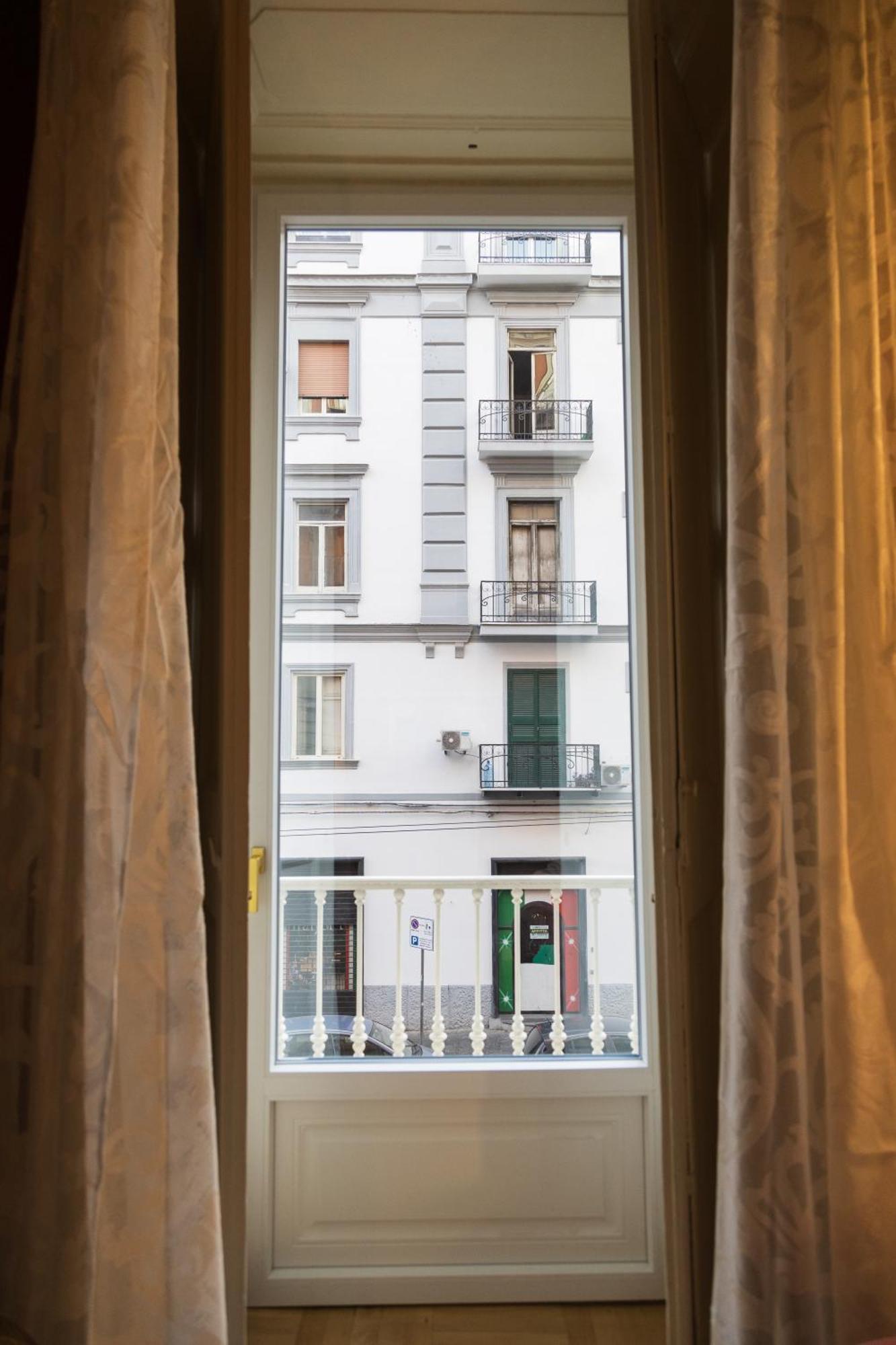I Leoni Di Rosaroll Bed & Breakfast Napoli Dış mekan fotoğraf