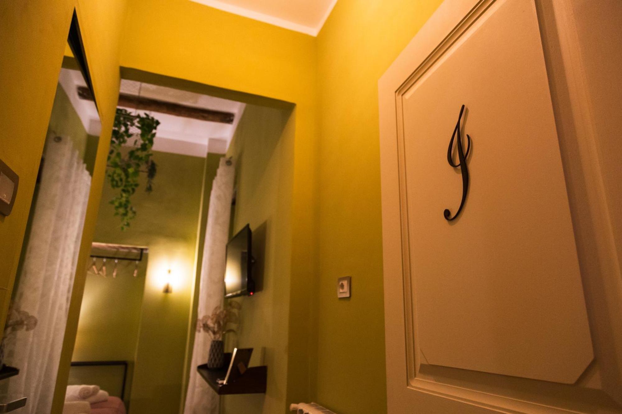 I Leoni Di Rosaroll Bed & Breakfast Napoli Dış mekan fotoğraf